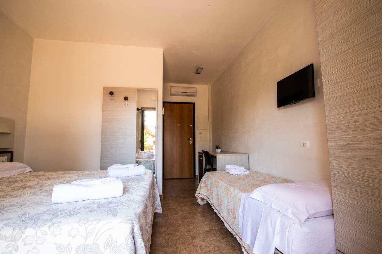 Hotel Eden カロヴィーニョ エクステリア 写真