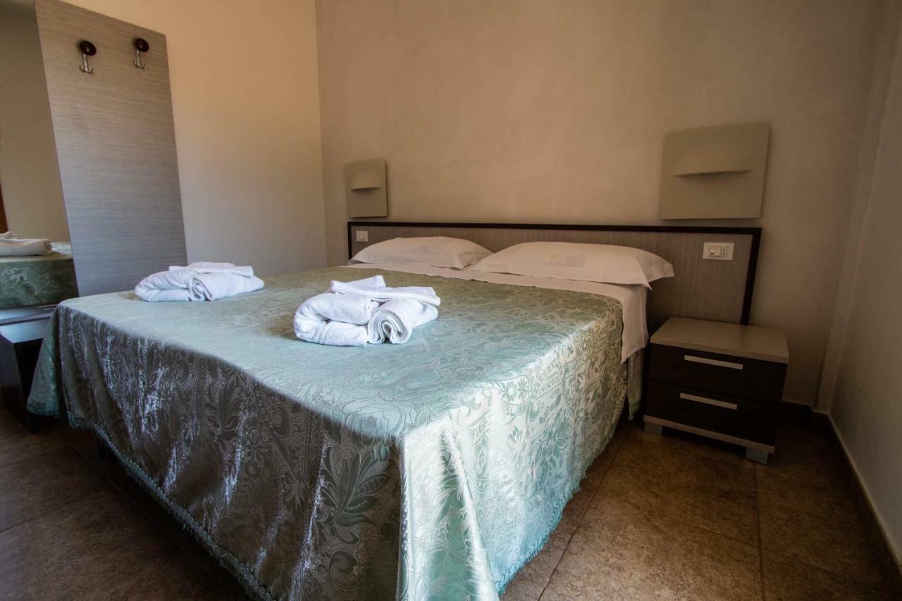 Hotel Eden カロヴィーニョ エクステリア 写真